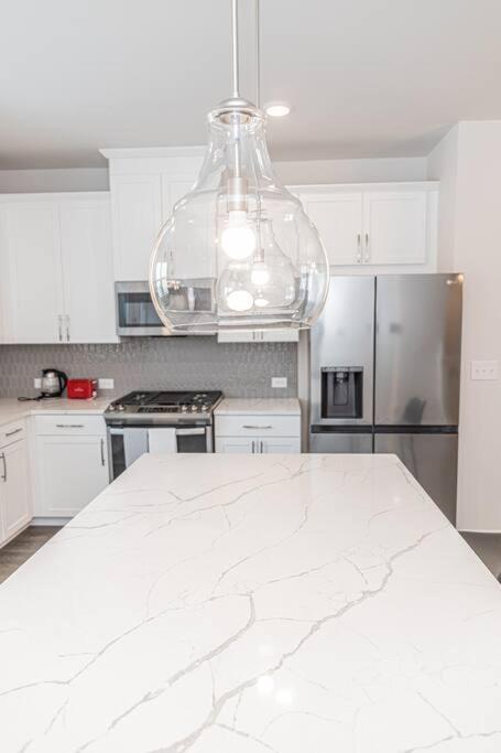 New Spacious 3 Bedroom Suite Garage Parking Free Wi-Fi Office Space And Patio View Duluth Luaran gambar