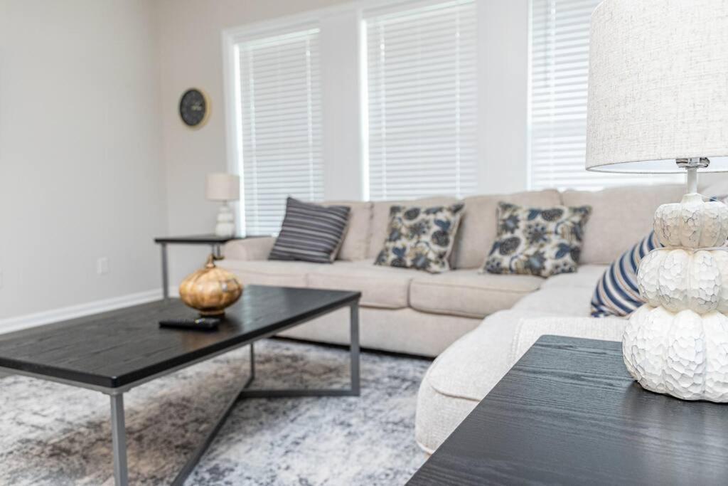 New Spacious 3 Bedroom Suite Garage Parking Free Wi-Fi Office Space And Patio View Duluth Luaran gambar