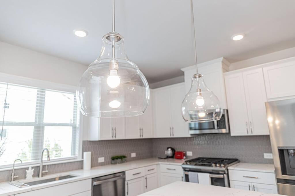 New Spacious 3 Bedroom Suite Garage Parking Free Wi-Fi Office Space And Patio View Duluth Luaran gambar