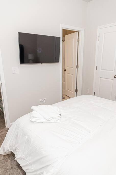 New Spacious 3 Bedroom Suite Garage Parking Free Wi-Fi Office Space And Patio View Duluth Luaran gambar