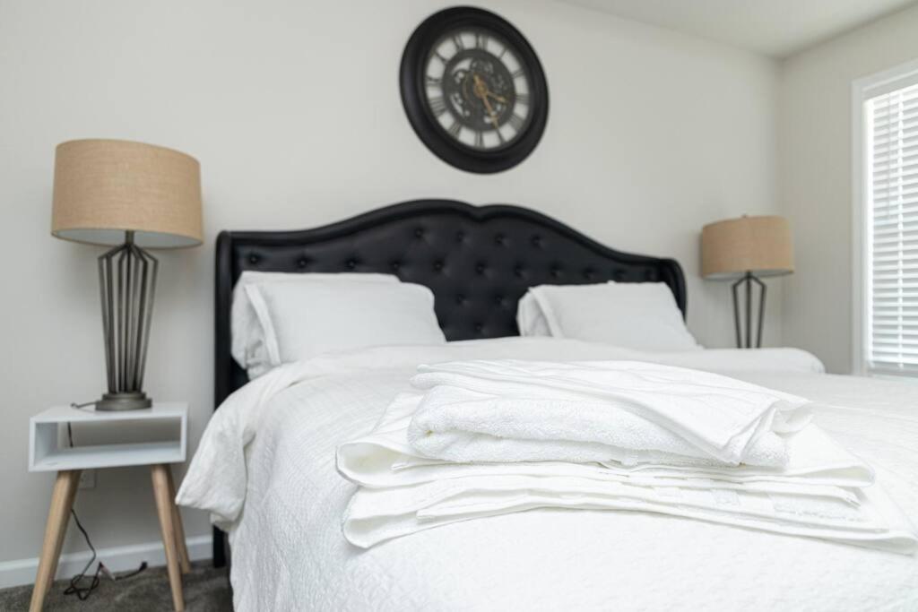 New Spacious 3 Bedroom Suite Garage Parking Free Wi-Fi Office Space And Patio View Duluth Luaran gambar